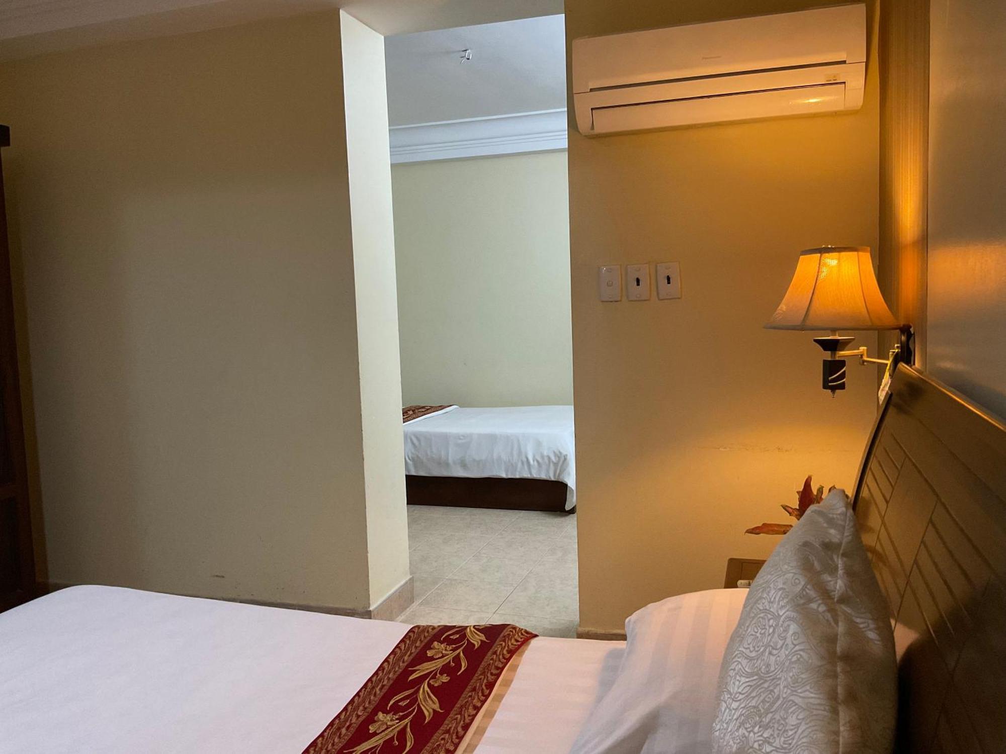 Khach San Minh Chau - Hoa Hung Hotel Ho Chi Minh City Exterior photo