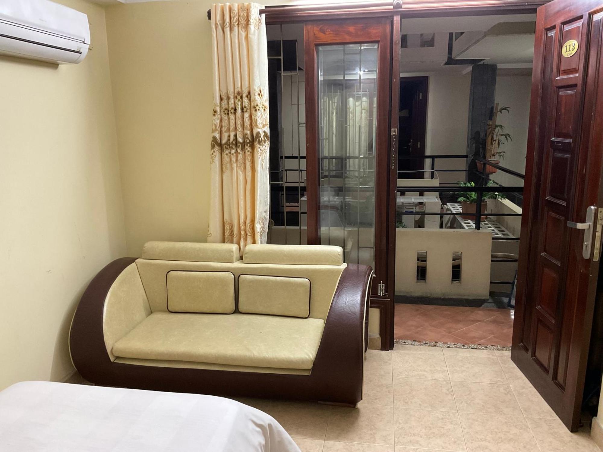 Khach San Minh Chau - Hoa Hung Hotel Ho Chi Minh City Exterior photo