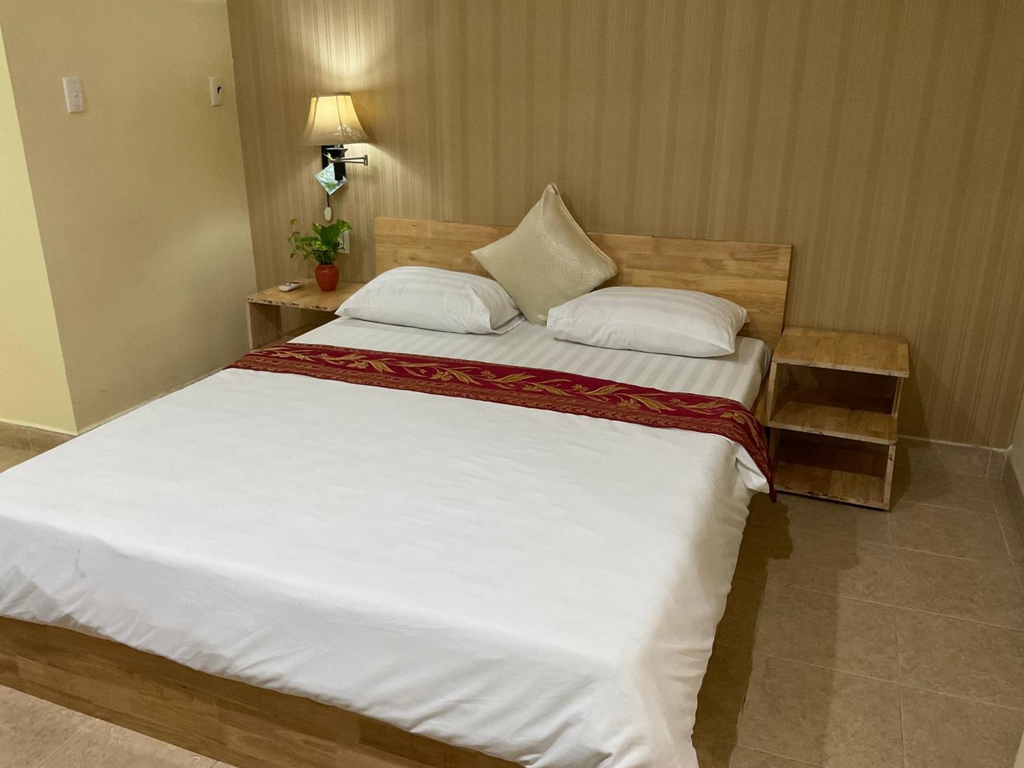 Khach San Minh Chau - Hoa Hung Hotel Ho Chi Minh City Exterior photo
