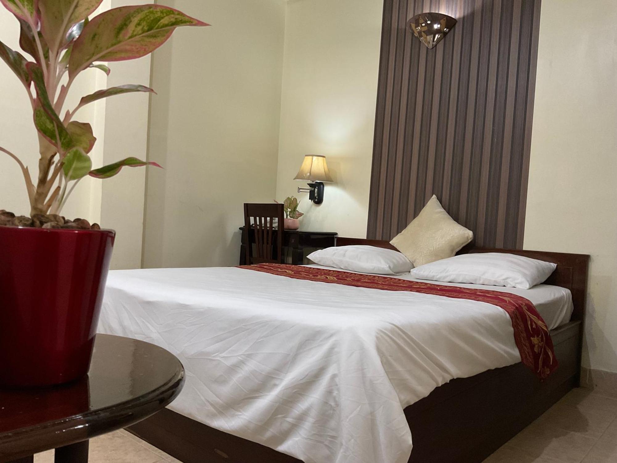 Khach San Minh Chau - Hoa Hung Hotel Ho Chi Minh City Exterior photo