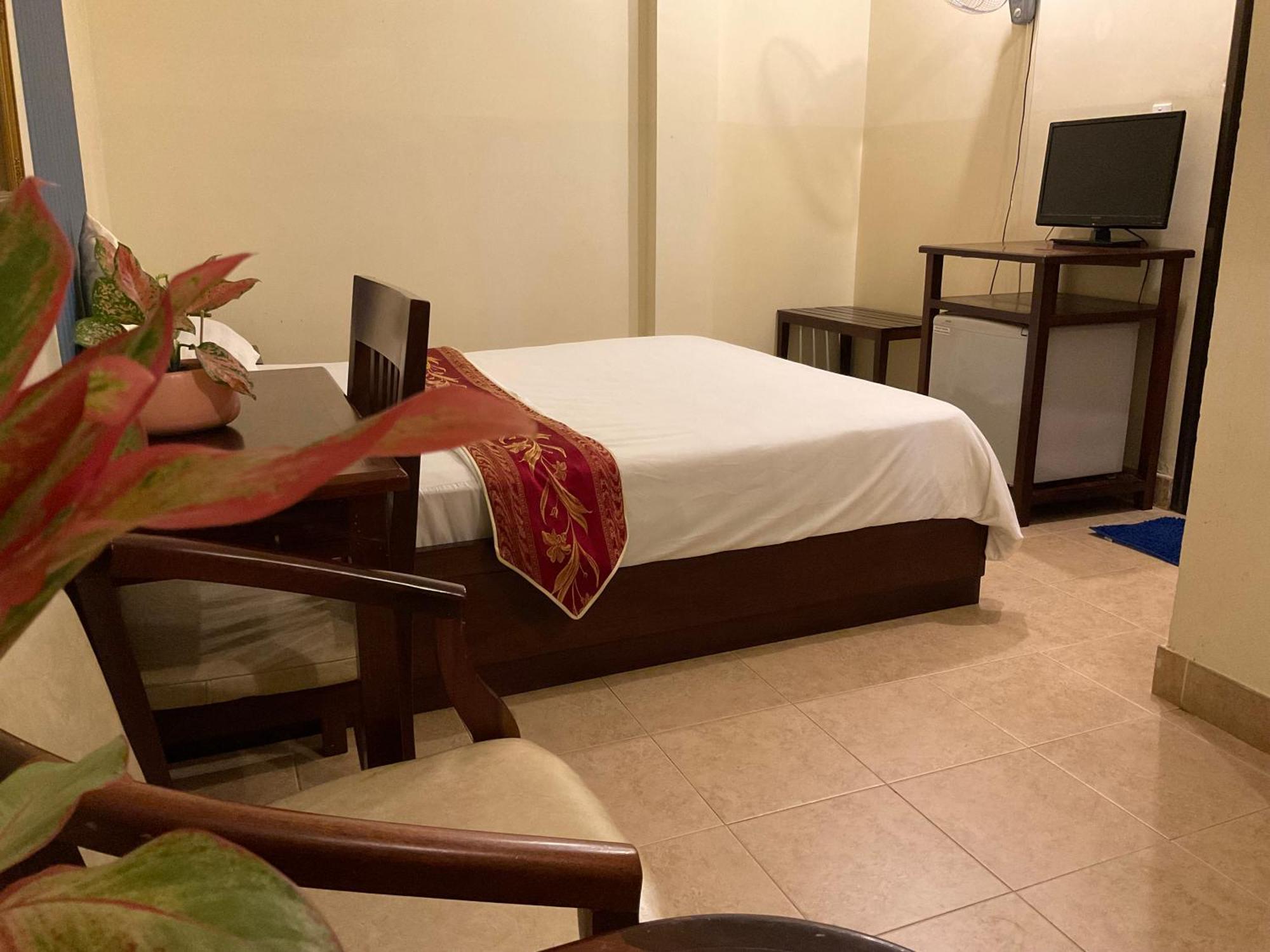 Khach San Minh Chau - Hoa Hung Hotel Ho Chi Minh City Exterior photo