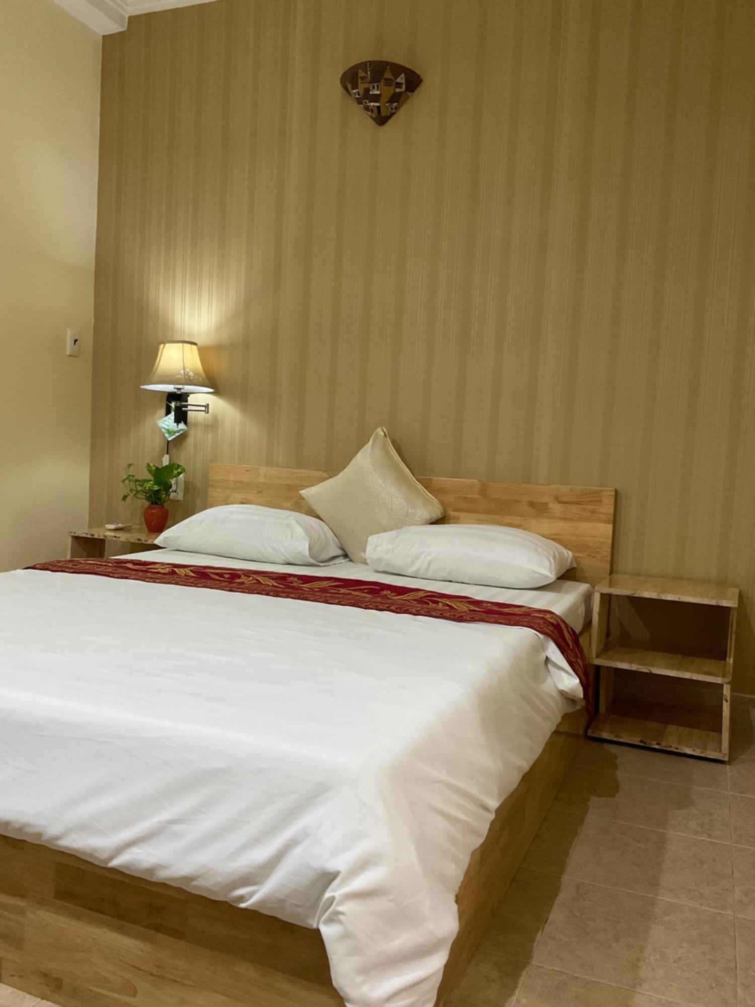 Khach San Minh Chau - Hoa Hung Hotel Ho Chi Minh City Exterior photo
