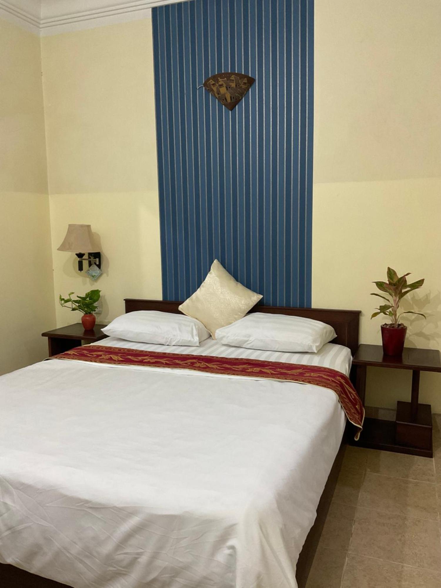 Khach San Minh Chau - Hoa Hung Hotel Ho Chi Minh City Exterior photo