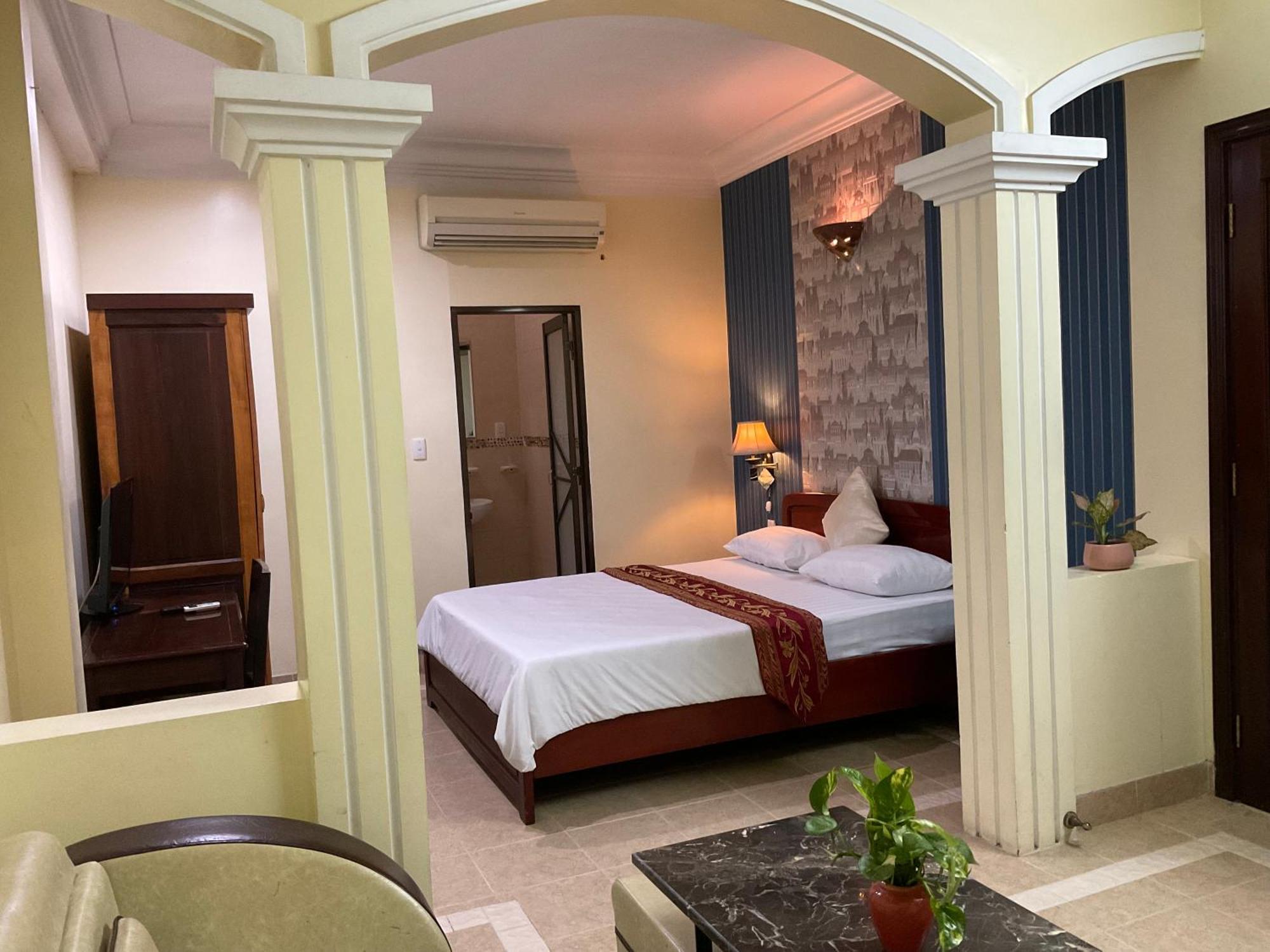 Khach San Minh Chau - Hoa Hung Hotel Ho Chi Minh City Exterior photo
