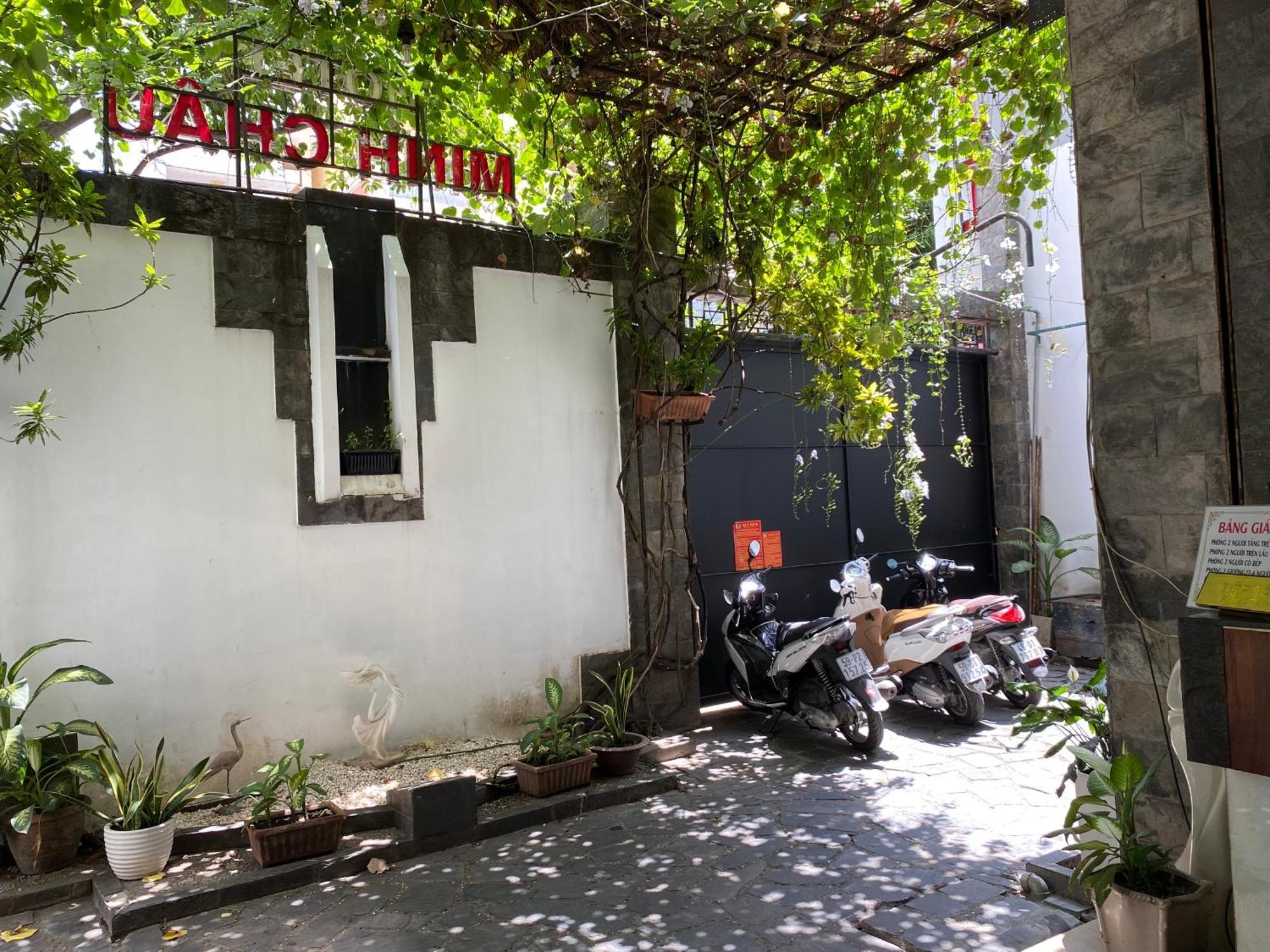 Khach San Minh Chau - Hoa Hung Hotel Ho Chi Minh City Exterior photo