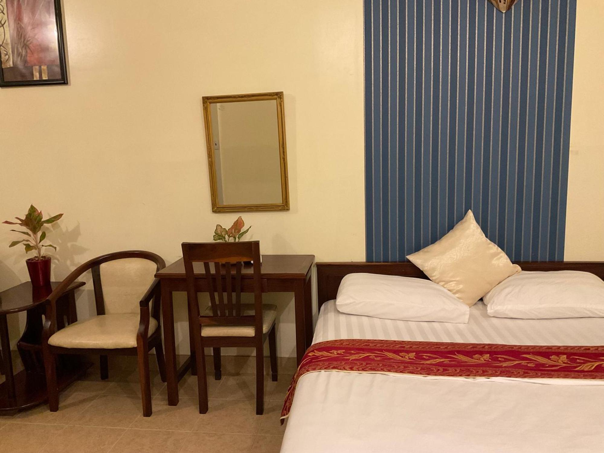 Khach San Minh Chau - Hoa Hung Hotel Ho Chi Minh City Exterior photo