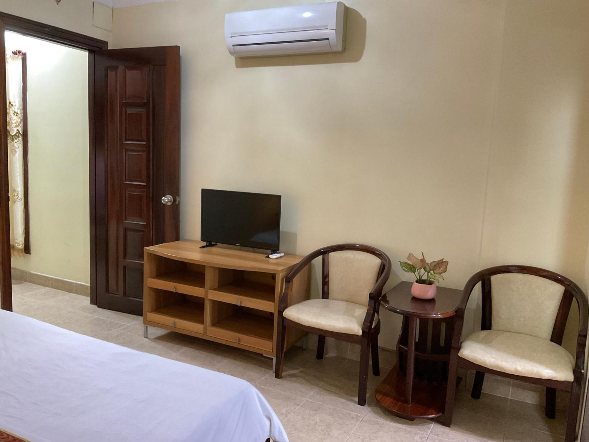 Khach San Minh Chau - Hoa Hung Hotel Ho Chi Minh City Exterior photo