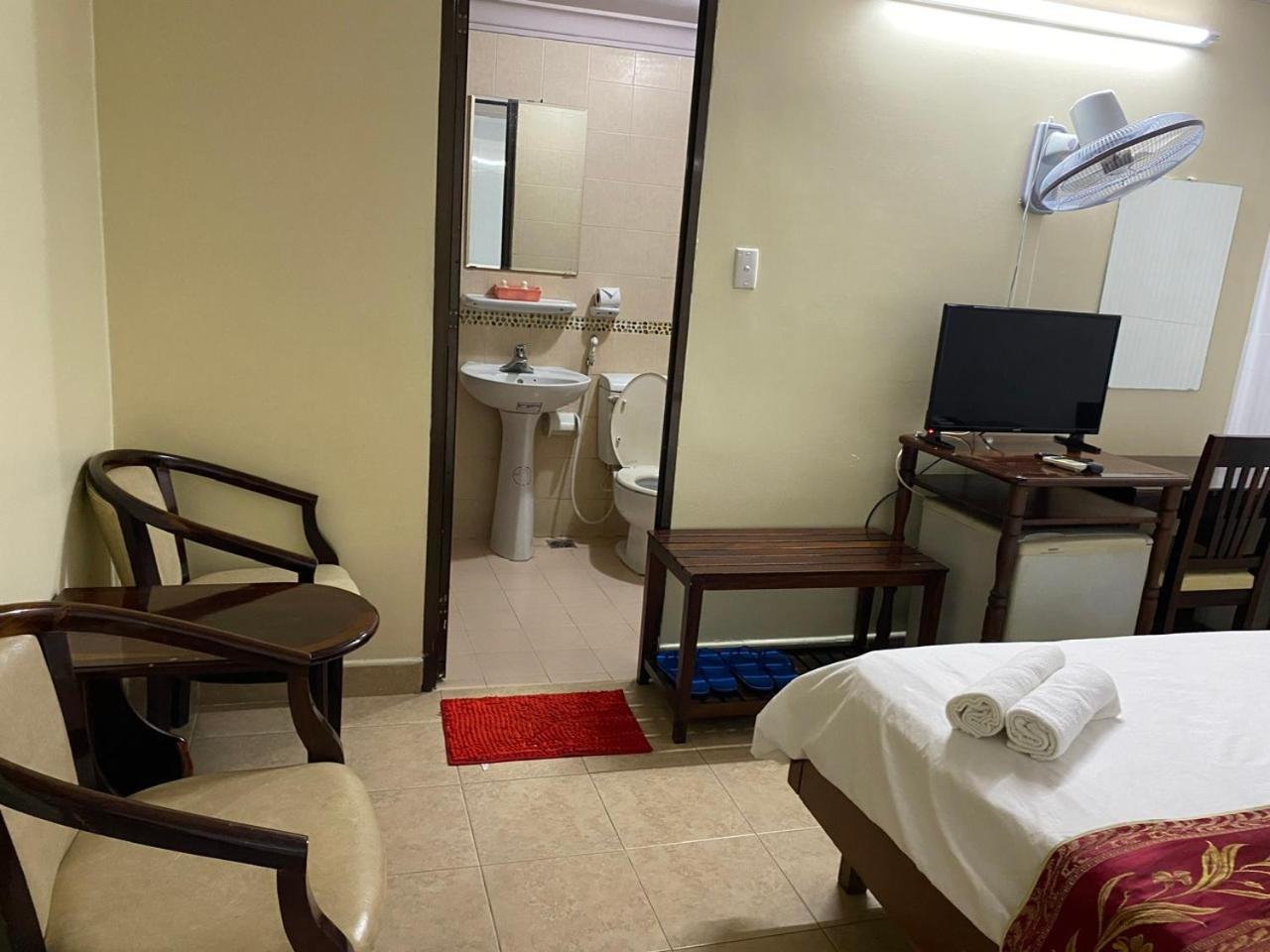 Khach San Minh Chau - Hoa Hung Hotel Ho Chi Minh City Exterior photo