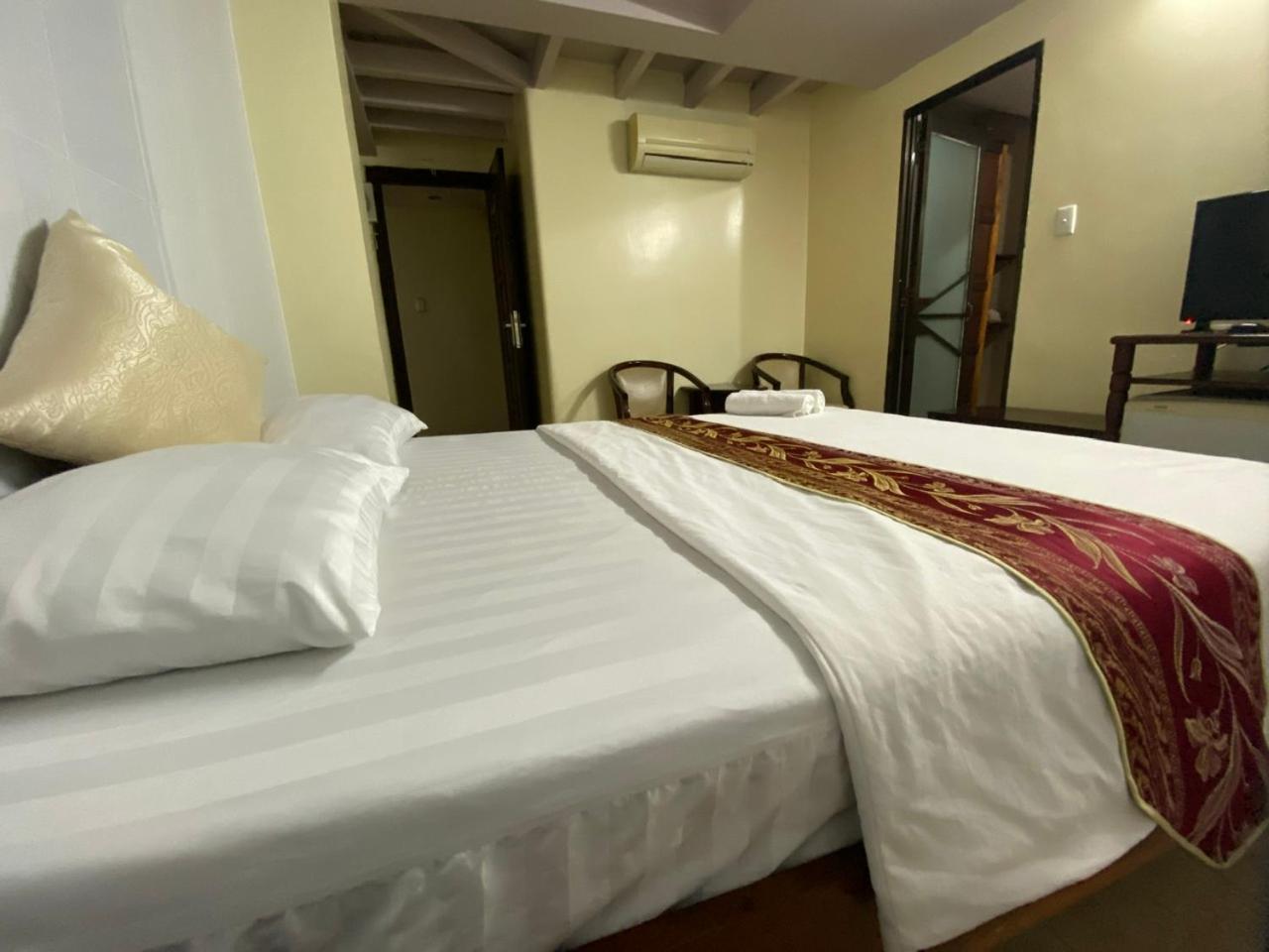 Khach San Minh Chau - Hoa Hung Hotel Ho Chi Minh City Exterior photo