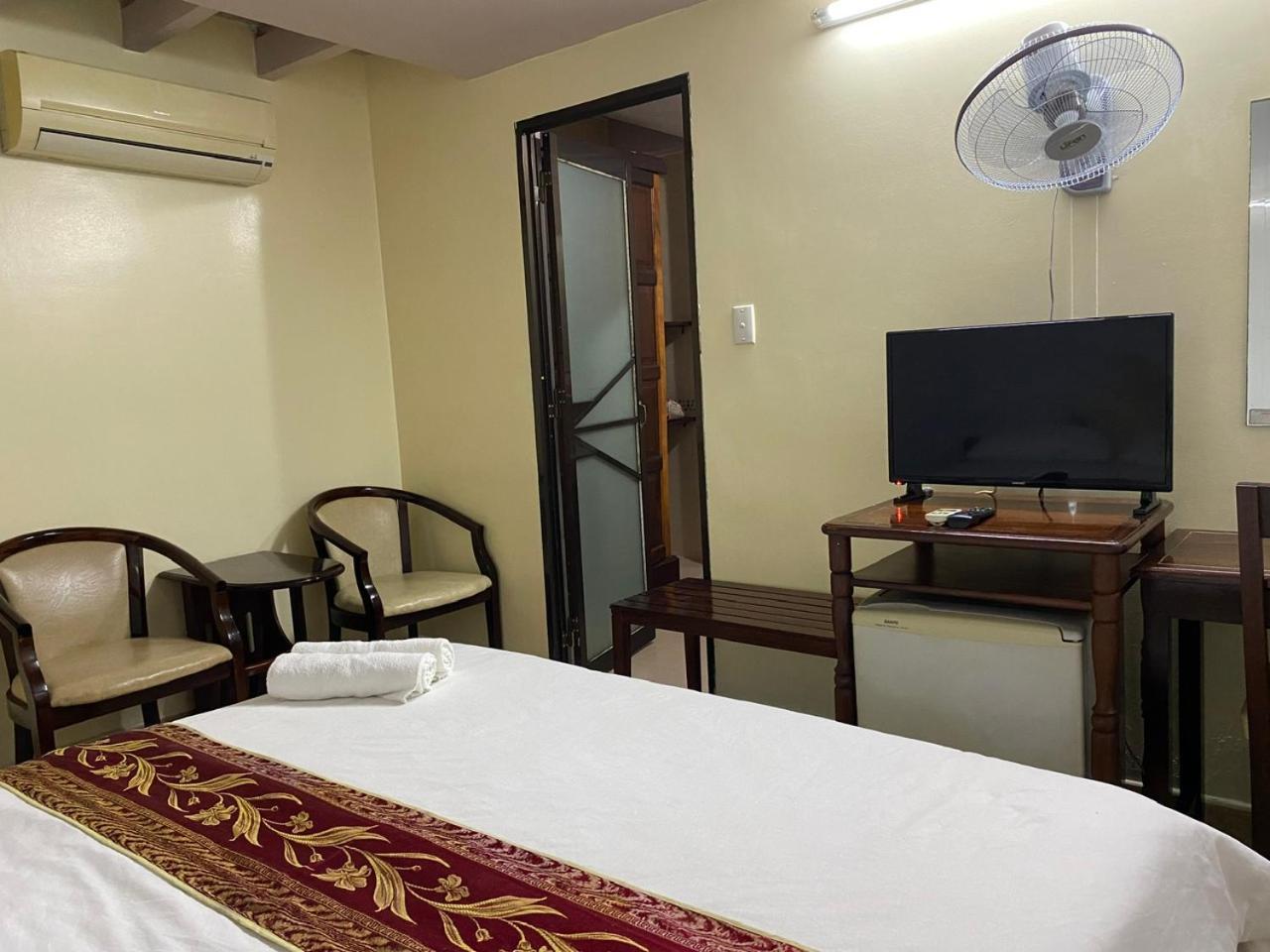 Khach San Minh Chau - Hoa Hung Hotel Ho Chi Minh City Exterior photo